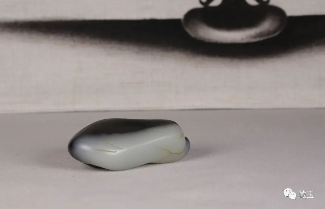 最贵的玉摊位,几百块钱的青花籽料