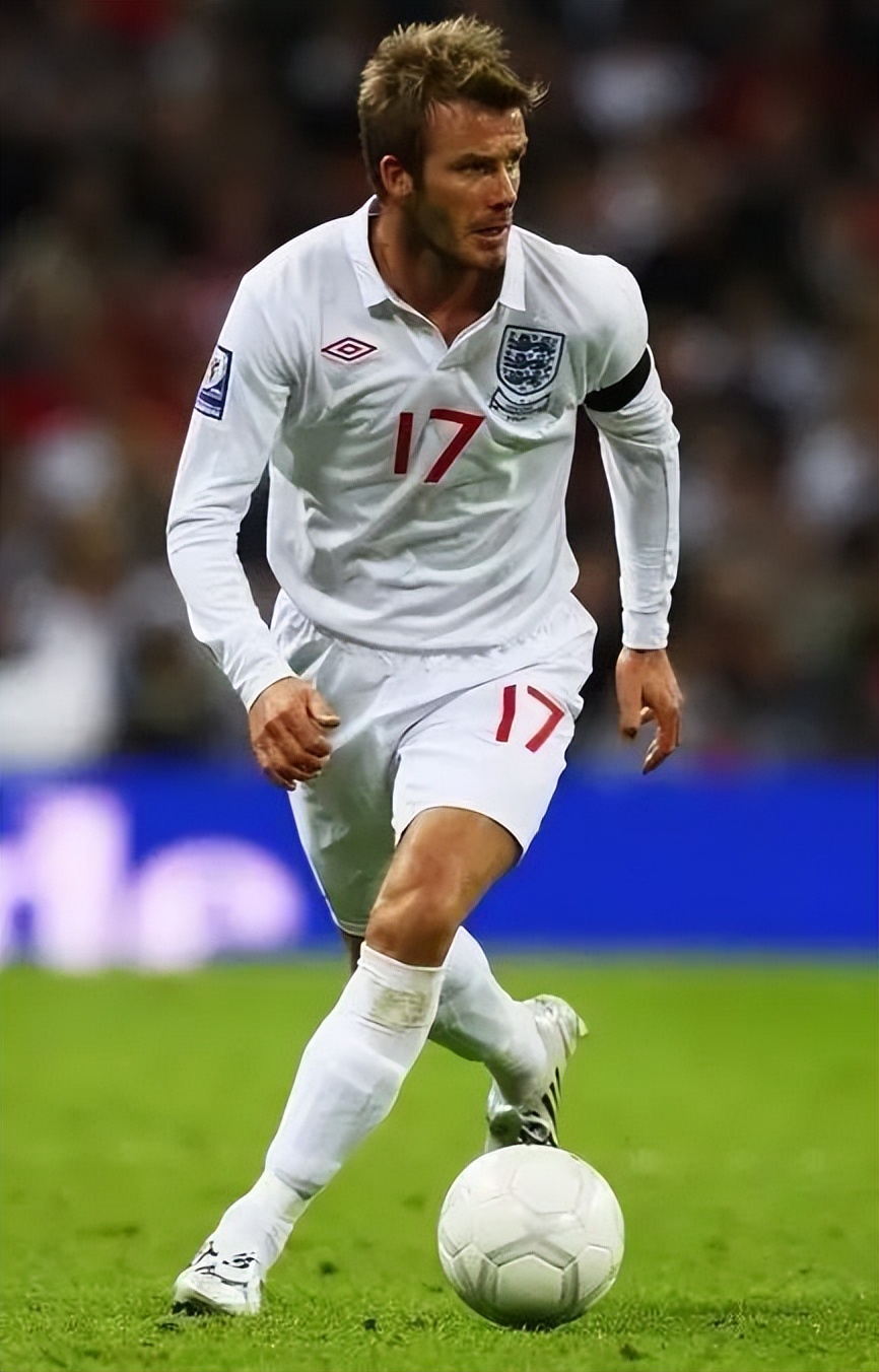 前锋中场后卫门将哪个重要,足球门将后卫中场前锋