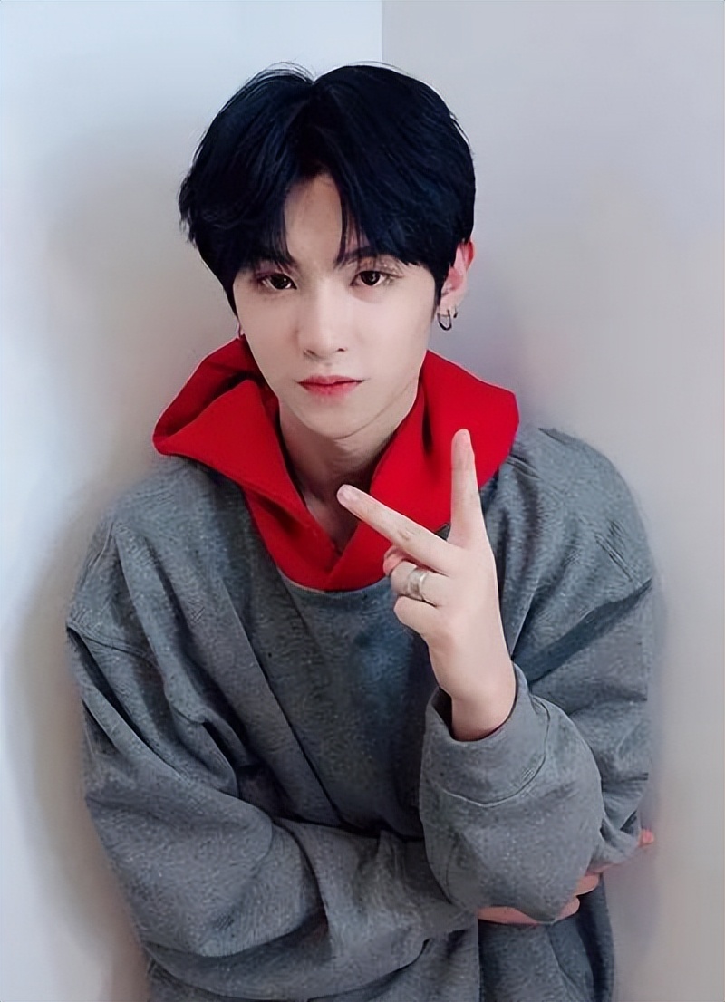 小鲜肉型肌肉男,龙舟赛肌肉男对比小鲜肉