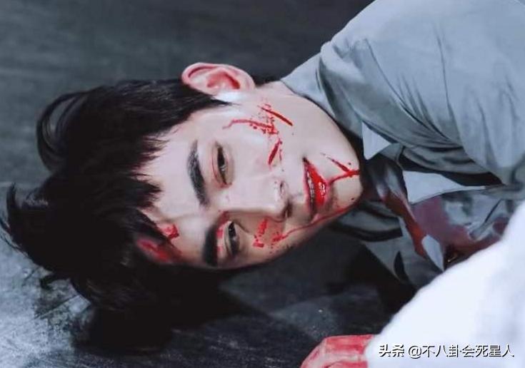 鞠婧祎8大离谱妆容：吐血不敢弄花半永久妆，守丧也要浓妆涂红唇