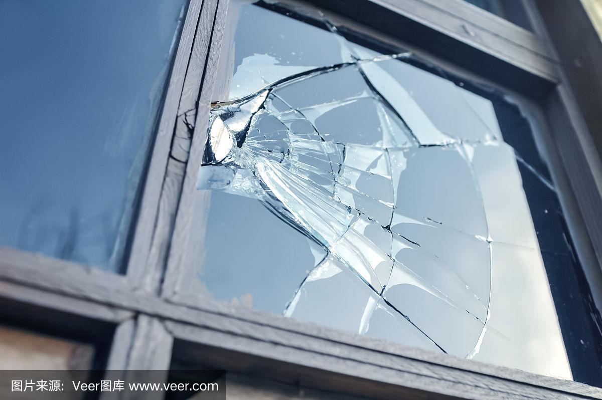 10年前父亲被人打死后续,目睹父亲被杀二十年后亲自报仇