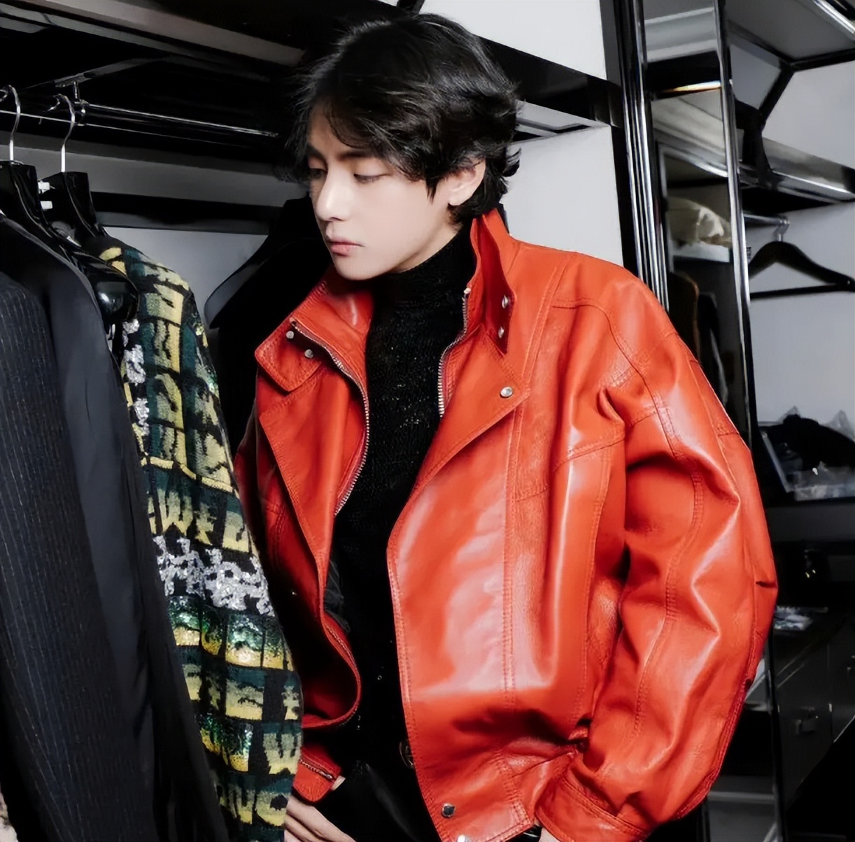 金泰亨solo专辑由闵熙珍制作,金泰亨提及郑秀晶视频