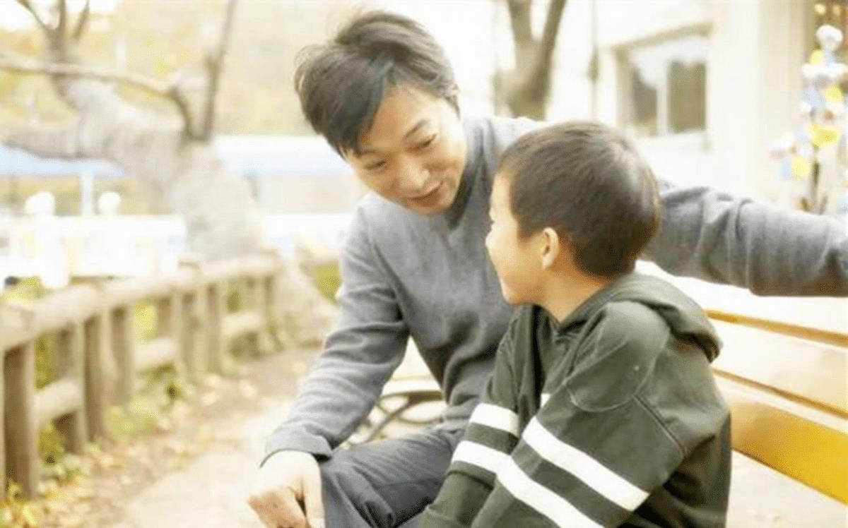 父母打骂孩子后，请记得对他们说4句话，减缓心理伤害