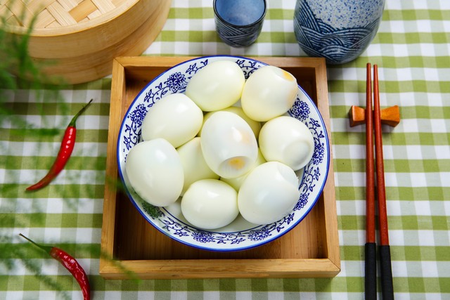 一天只吃水煮蛋会发生什么变化,睡前吃一个水煮蛋有害还是有益