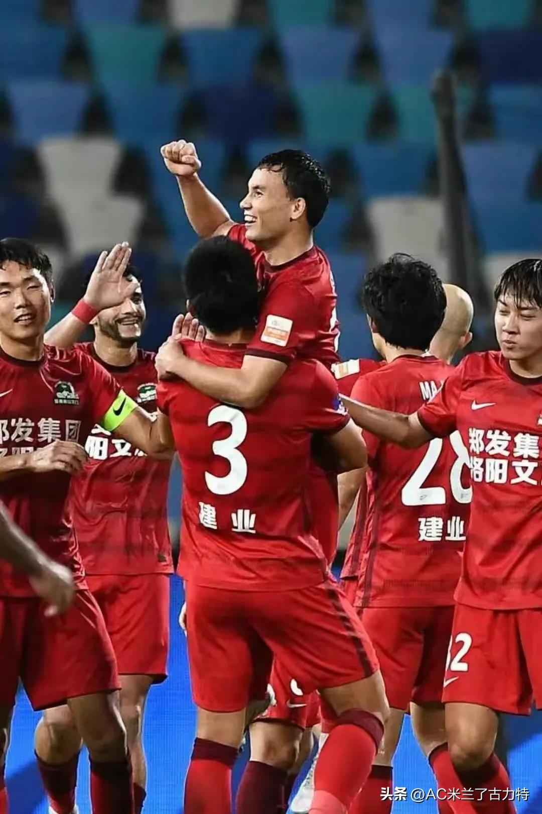 河南足球：从给球员腿上绑根火腿肠到不在俺家踢主场俺不掏钱