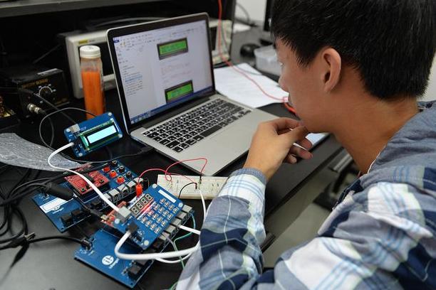 2023考不上高中的孩子别焦虑，这些技术未来很吃香，不比高中生差