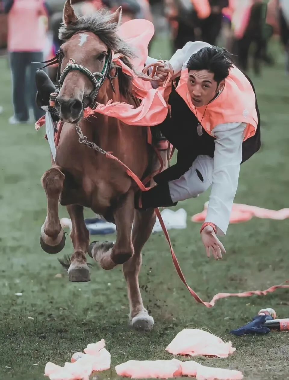 火出了圈,甘孜文旅局长化身侠客火出圈