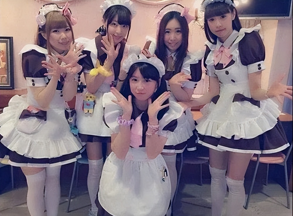 左手女仆，右手aj：高中生小王氪金30万，桌游店水这么深？