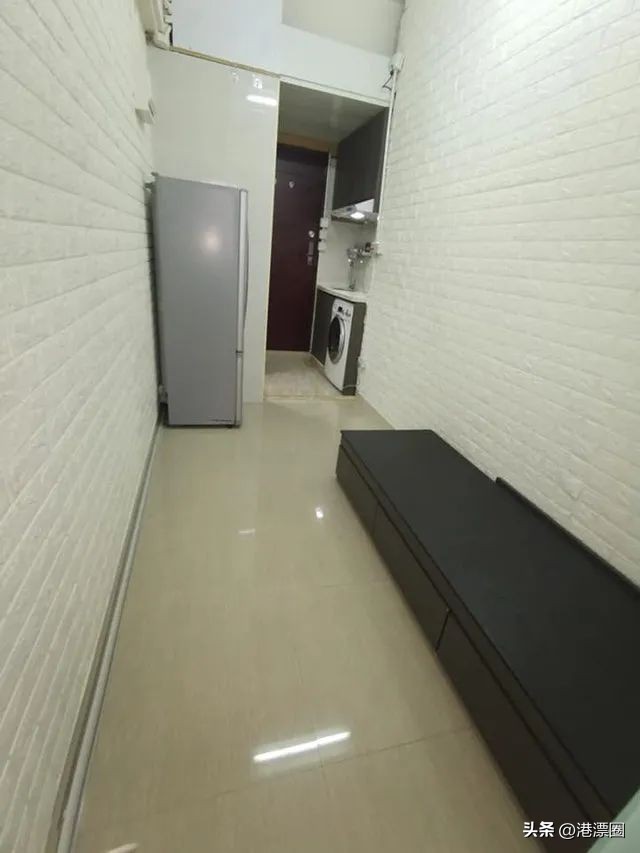 最近港府推出月租700块的房子，里面长这样！