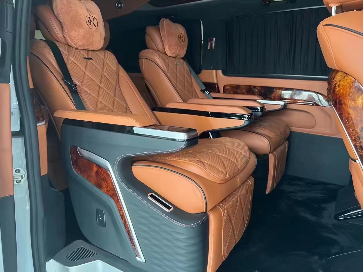 克蒂也开始搞事情?奔驰威霆高顶双拼商务车低至5开头，紧跟降价潮