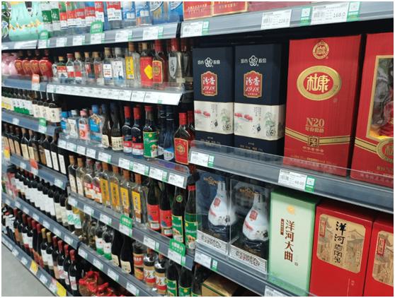 红星二锅头蓝和绿的区别 (白瓶红星二锅头与绿瓶红星区别)