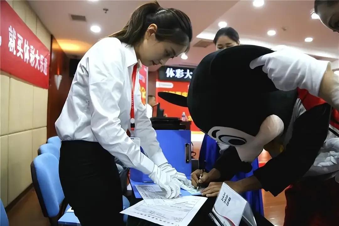 双色球领奖金遭被迫捐款,双色球中奖捐款能抵税