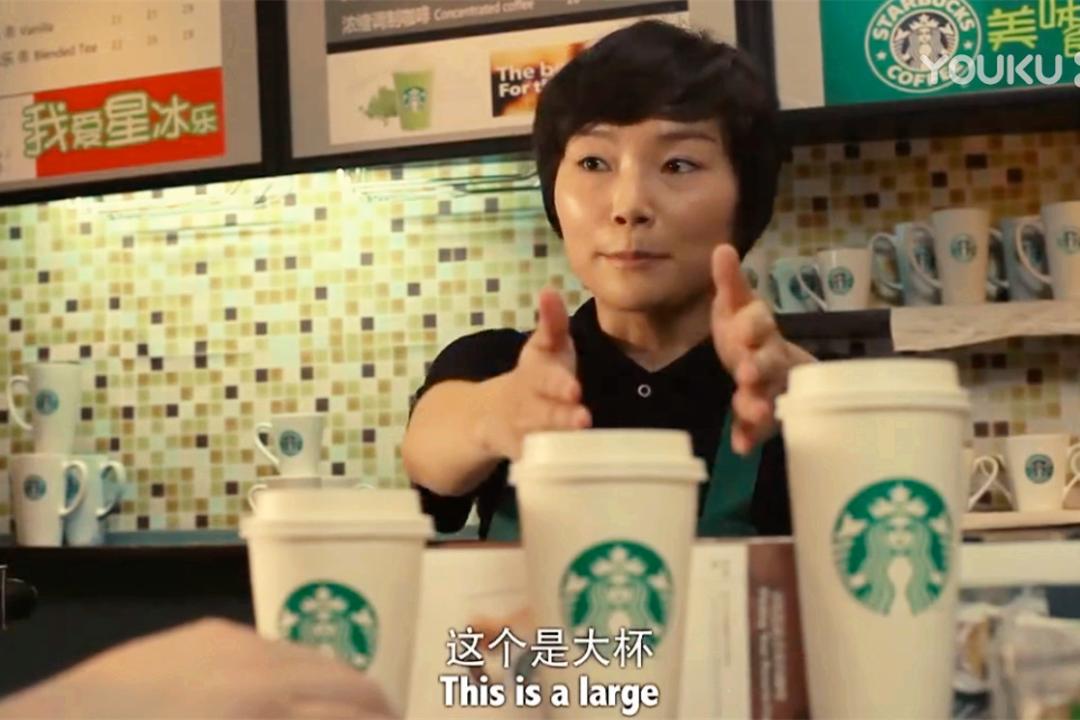 星巴克门口被甩鸡蛋,星巴克门口被扔臭鸡蛋