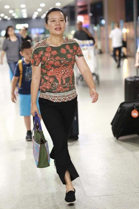 40岁女人适合短发还是长发,女人过四十留长发还是短发显年轻