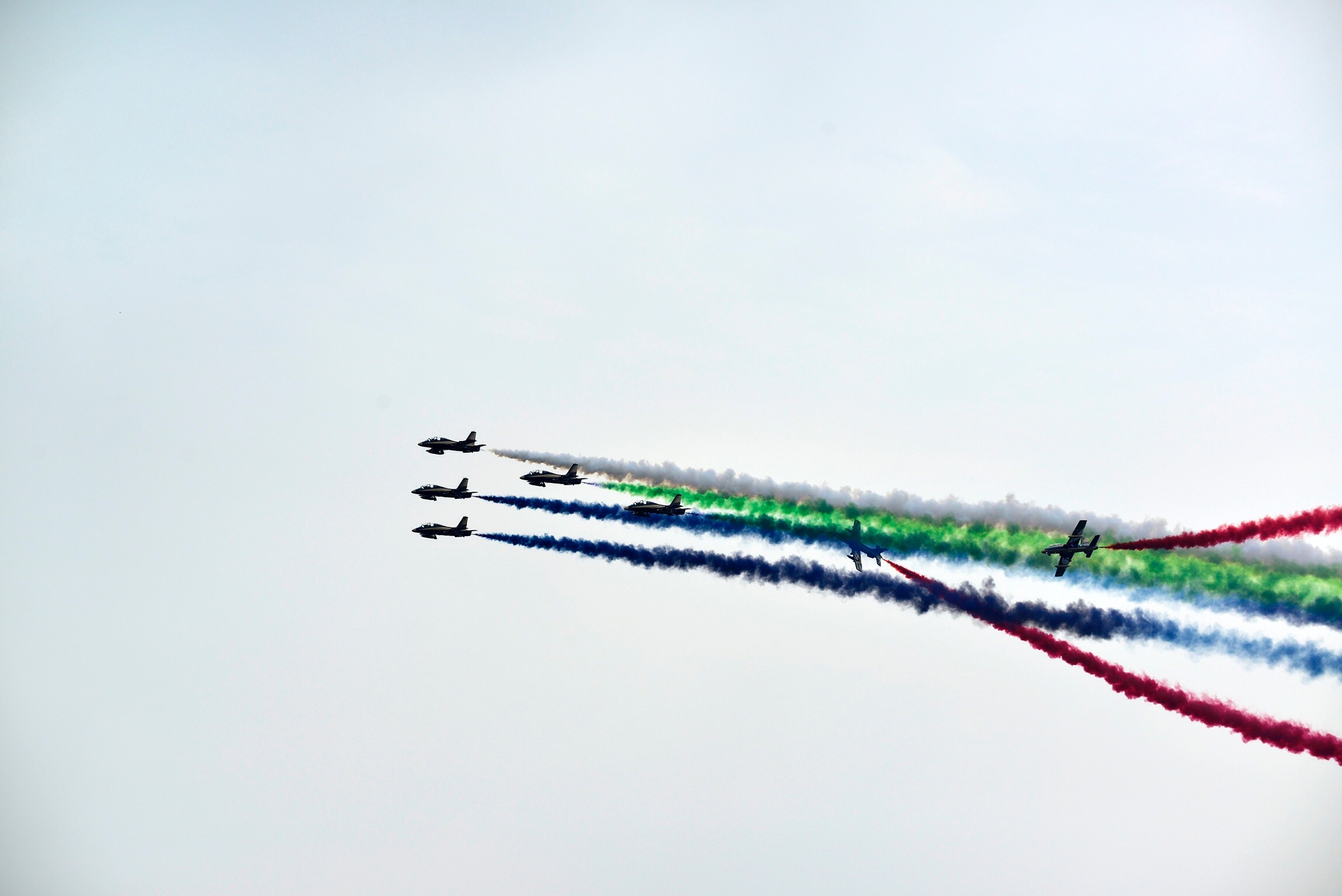 L15亮相阿布扎比航展，中航和阿联酋签署大订单，打开中东大市场