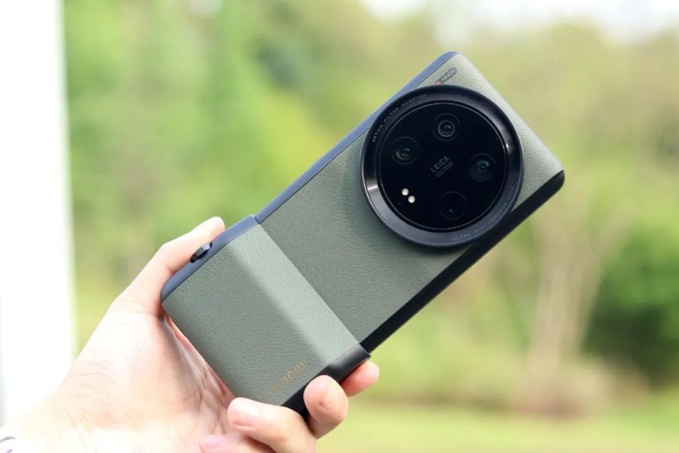 2K屏+IP68防水+16G+512G，小米13Ultra后置徕卡四摄，适合四种人