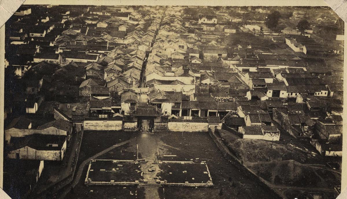 侵华日军*行暴**照片，日本人强迫女子脱下衣服，*辱侮**致死