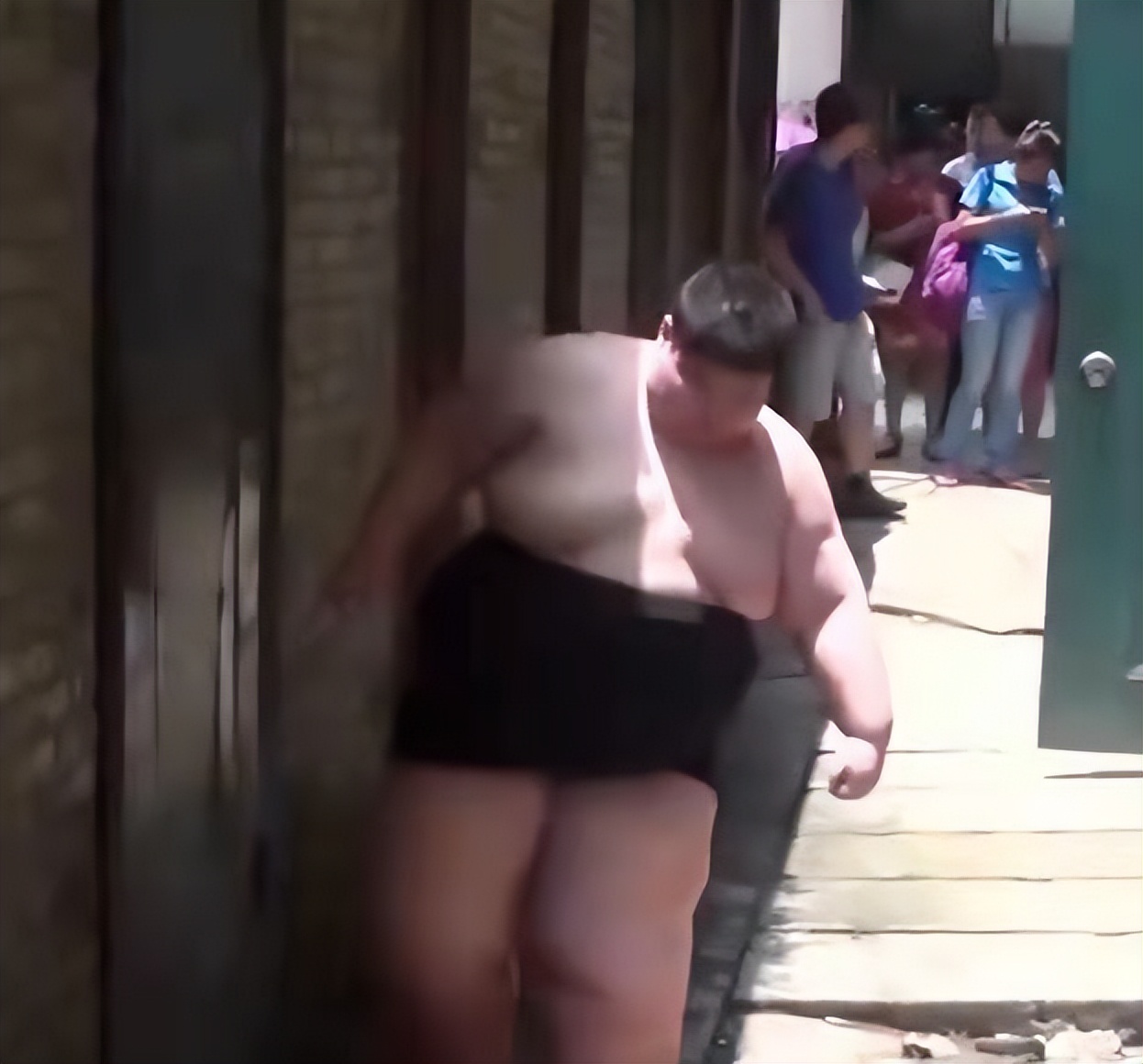 8年前，江西14岁体重300斤少年求救，希望医生让我活下去