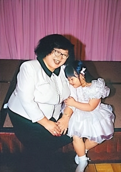 郑欣宜被曝抑郁症后露面,郑欣宜消失三个月首露面