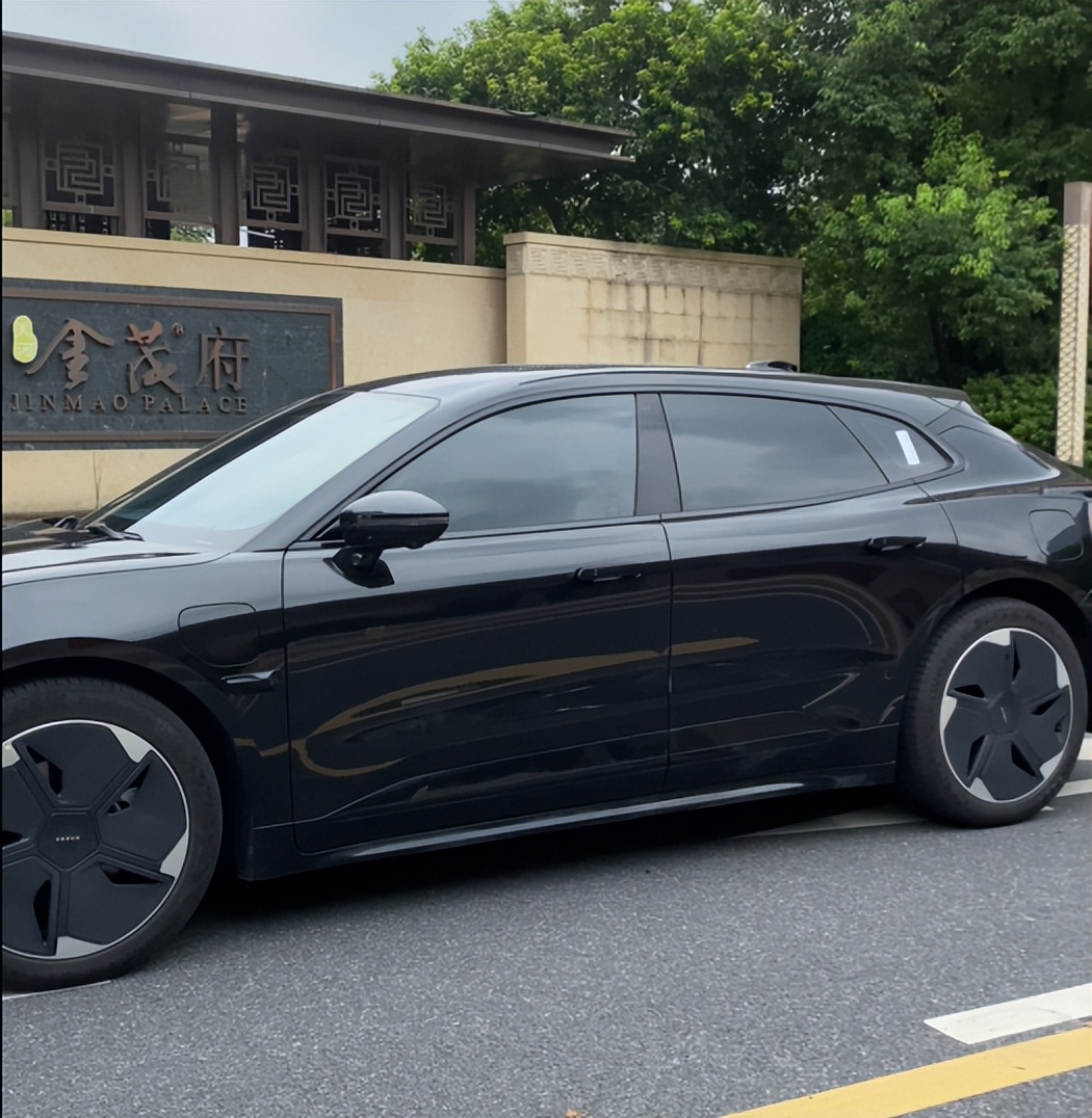 美基v8车膜和v10哪个更划算,美基v10贴膜