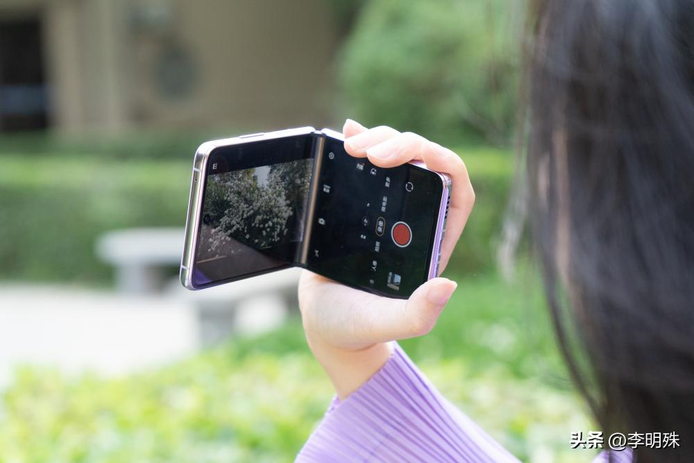 为什么竖折几乎用的都是中端配置,竖折真的是“美丽小废物”吗?