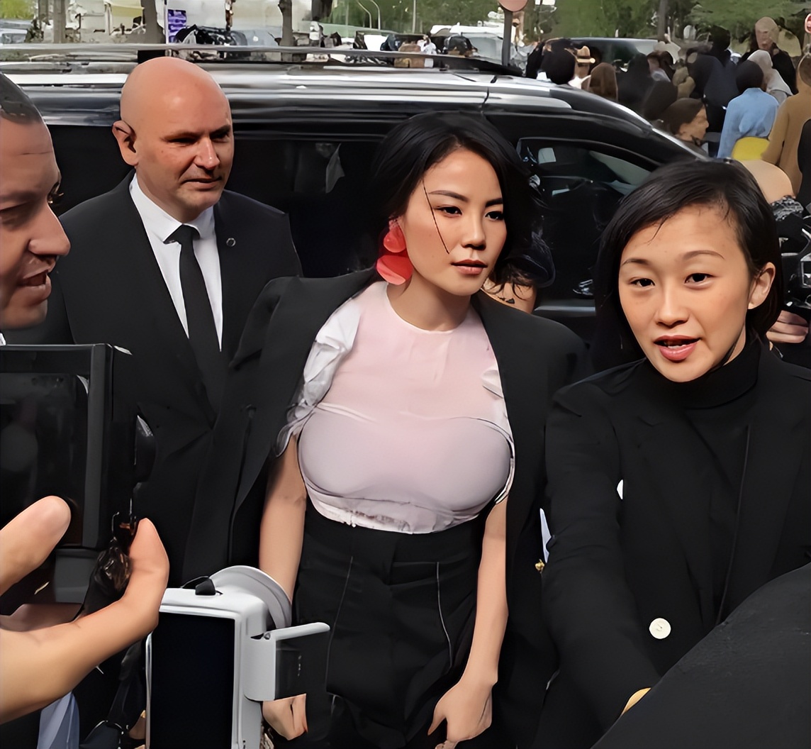 王菲和谢霆锋二人差几岁,王菲和谢霆锋以前结过婚吗