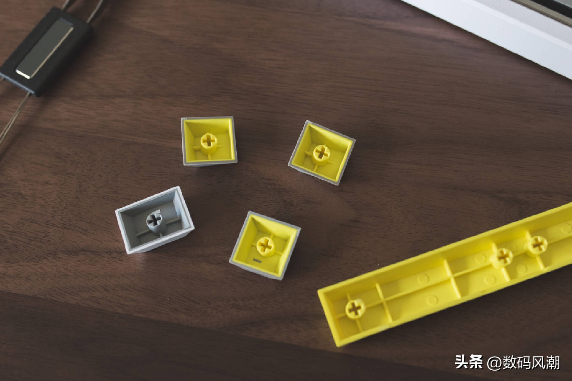 未来赛博美学,这会是客制化亲民的开始?IQUNIXQ66银迹上手详评