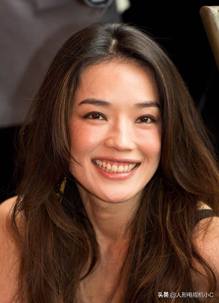 女人脸上有哪三大特征不显老,年纪越大越好看的脸部特征