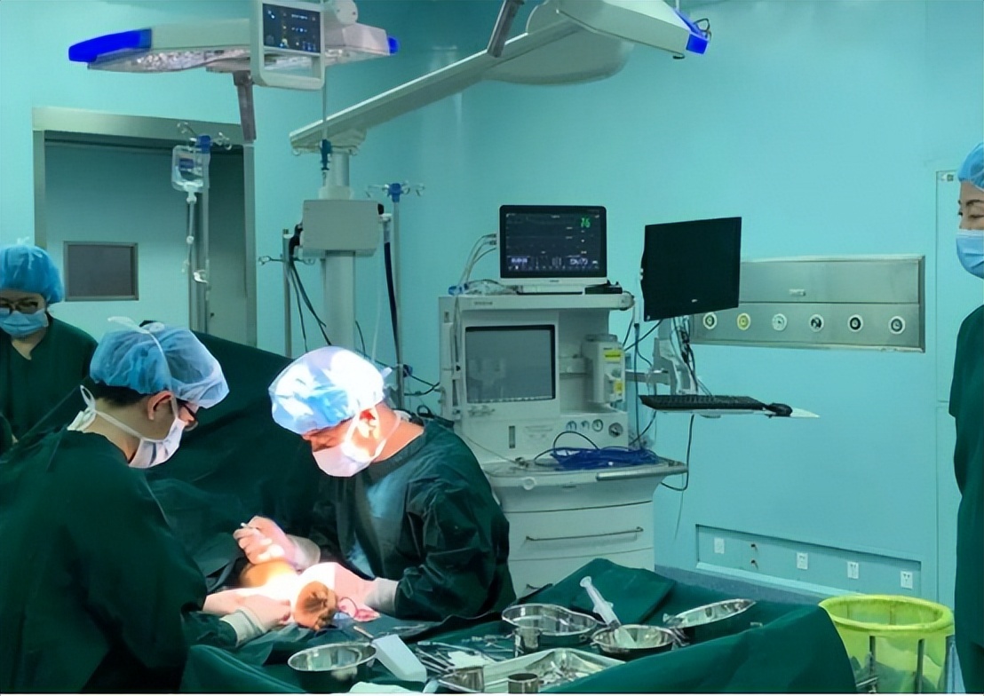 胃穿孔的症状及治疗方法,胃穿孔什么治疗方法好