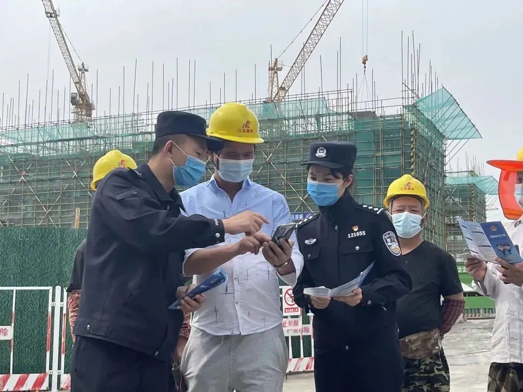 公安五一我在岗安全不打烊,节日我在岗公安安全检查