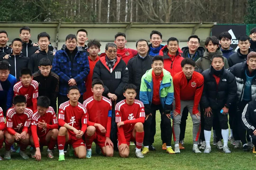 🐒我和根宝同城，又同庚，仅小十八天，又该是如何庆生的？🙈