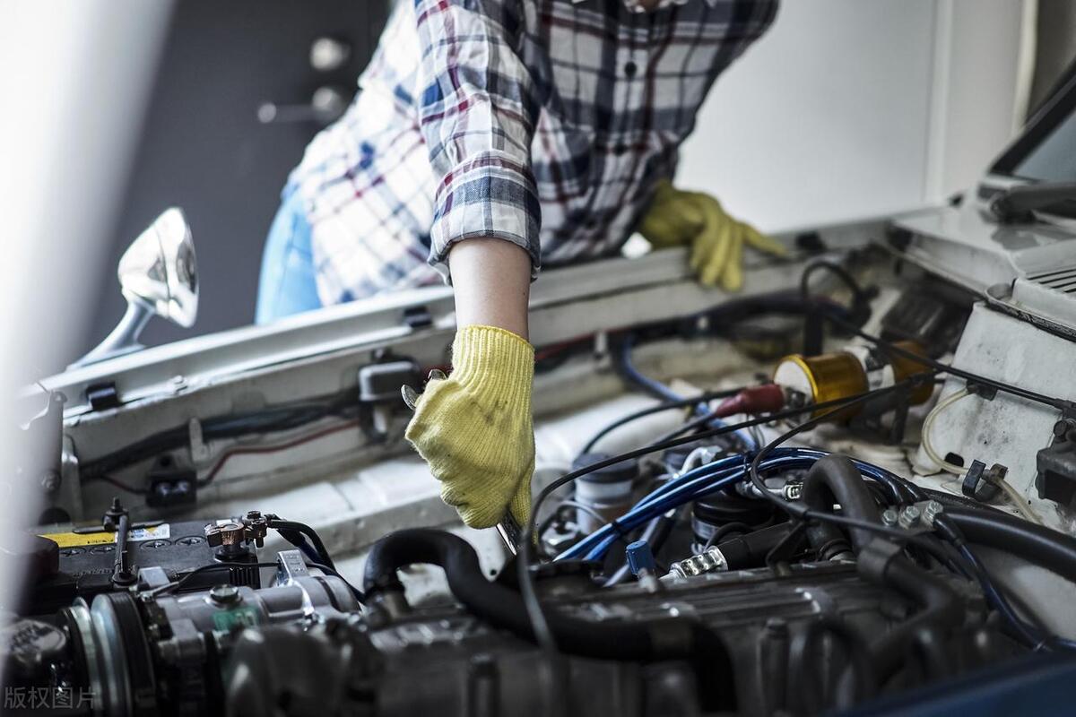 车辆过户费是卖方掏还是买方掏,法律规定过户费一般谁承担