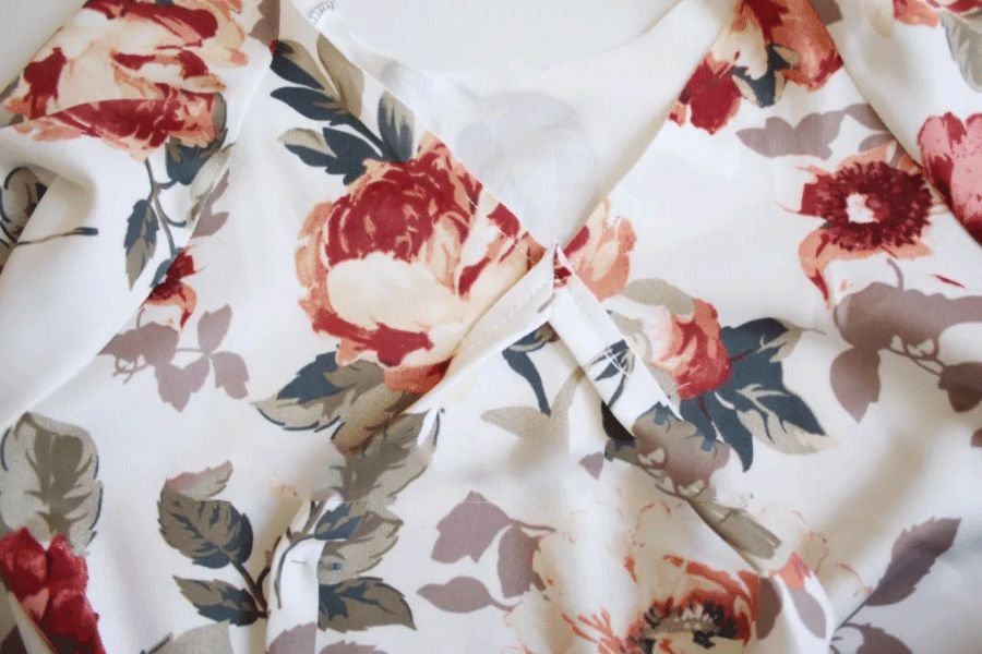 圆领领口改v领缝制方法,v领t恤领口太大怎么缝小