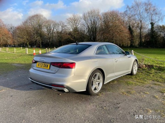 奥迪a52010款,高颜值又动感最新款奥迪a5轿跑