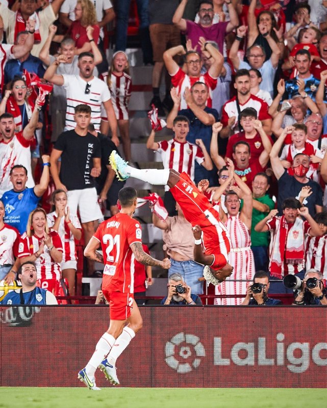 效力过曼联和利物浦,效力过曼联和曼城