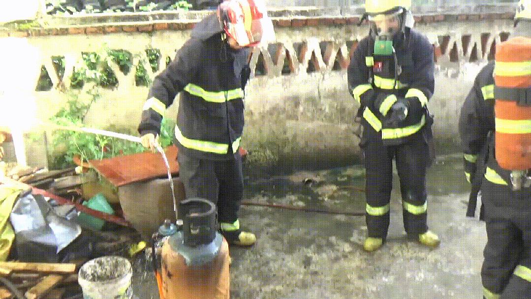 煤气软管爆炸怎么解决,煤气罐软管爆了