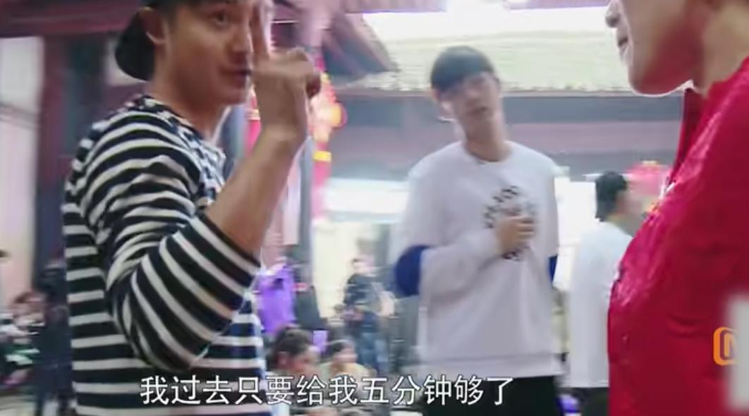 “借着女儿生日出来洗白，快别丢人了！”