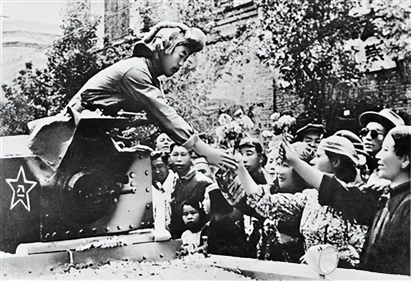 1950年甘肃一影院检票员被捕，审讯后暴露身份：杀害陈潭秋的凶手