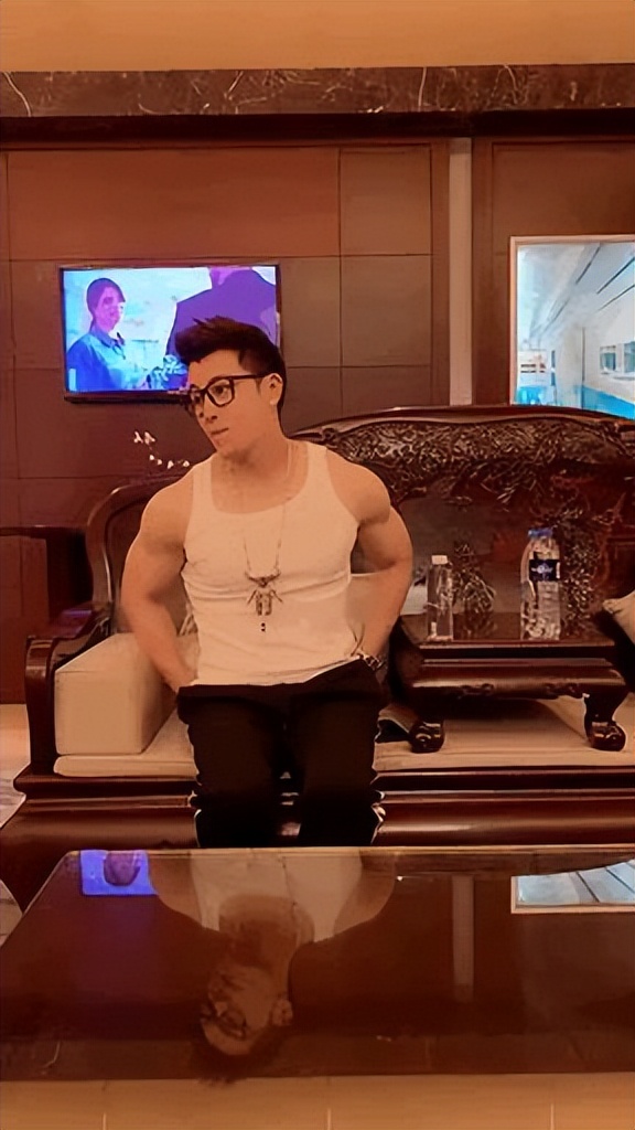 瘦成纸片人的明星,5位纸片人明星瘦成排骨