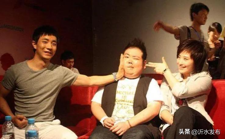 19年前，那个因一张照片走红网络的中学生小胖，后来的经历超乎你想象