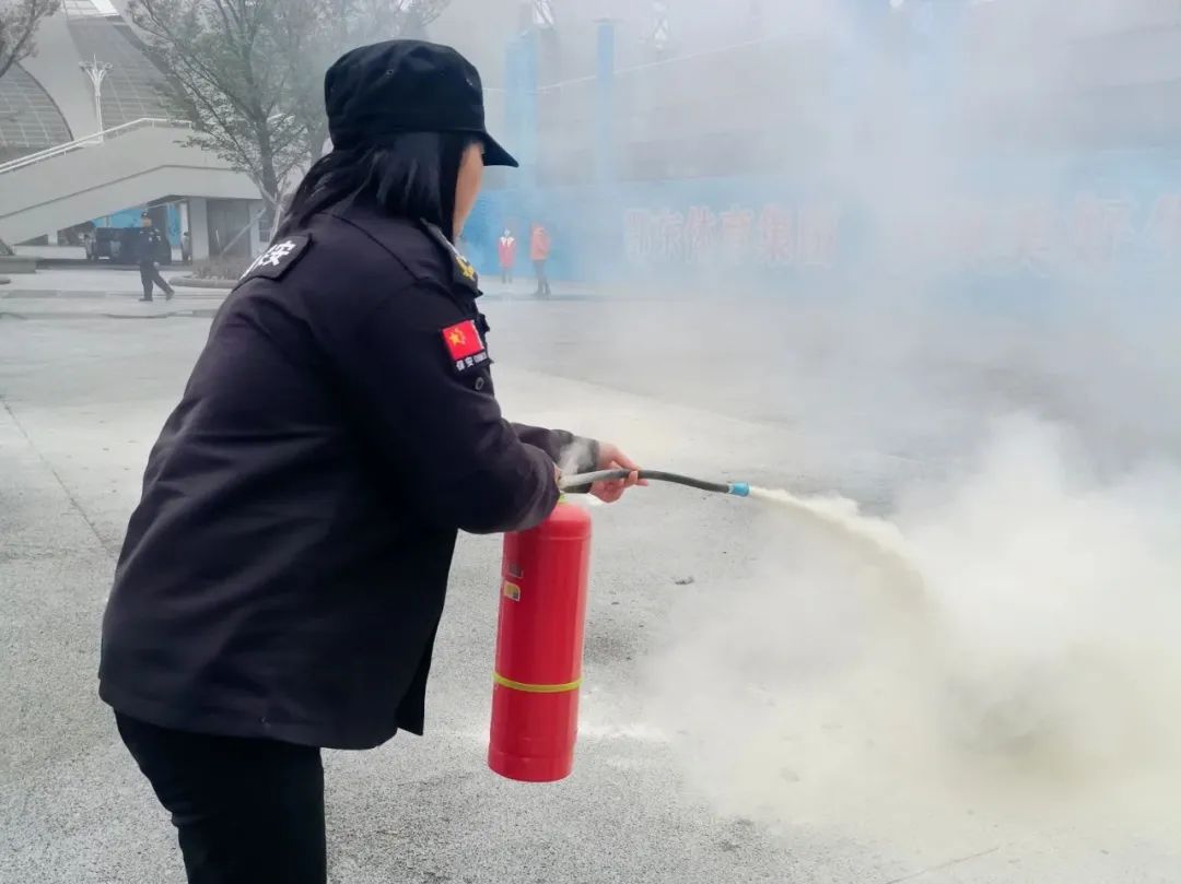 鄂州消防救援演练视频,武汉奥体中心消防演练