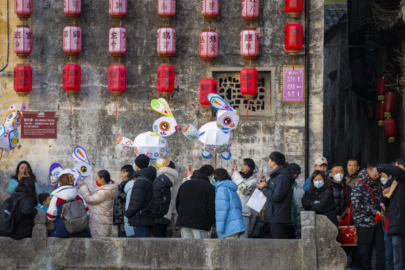 在宏村绘制花灯,安徽宏村夜晚花灯