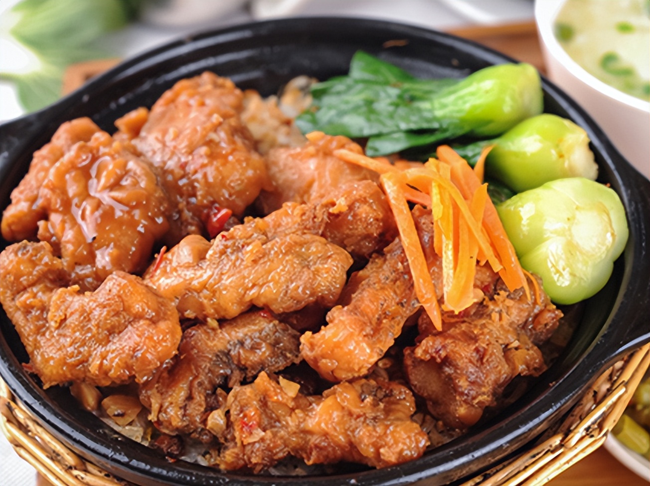 煲仔饭加盟店哪个品牌最好,煲仔饭加盟店的优势和缺点