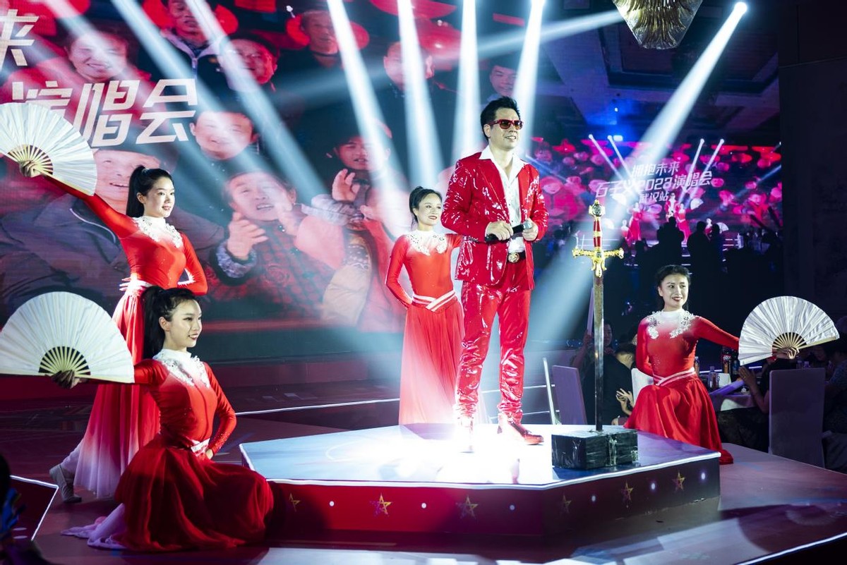 「拥抱未来」石子义2023演唱会武汉燃炸开唱