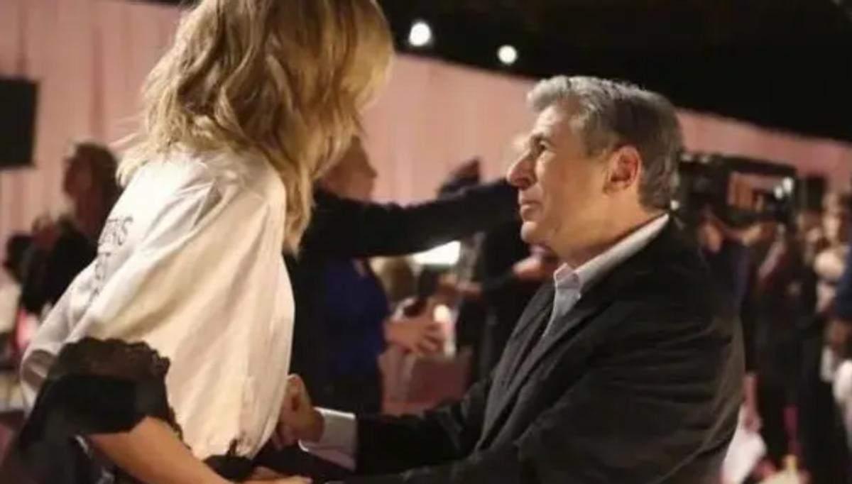 大牌时装秀，频繁暴露隐私部位，到底是追求潮流还是为了博眼球