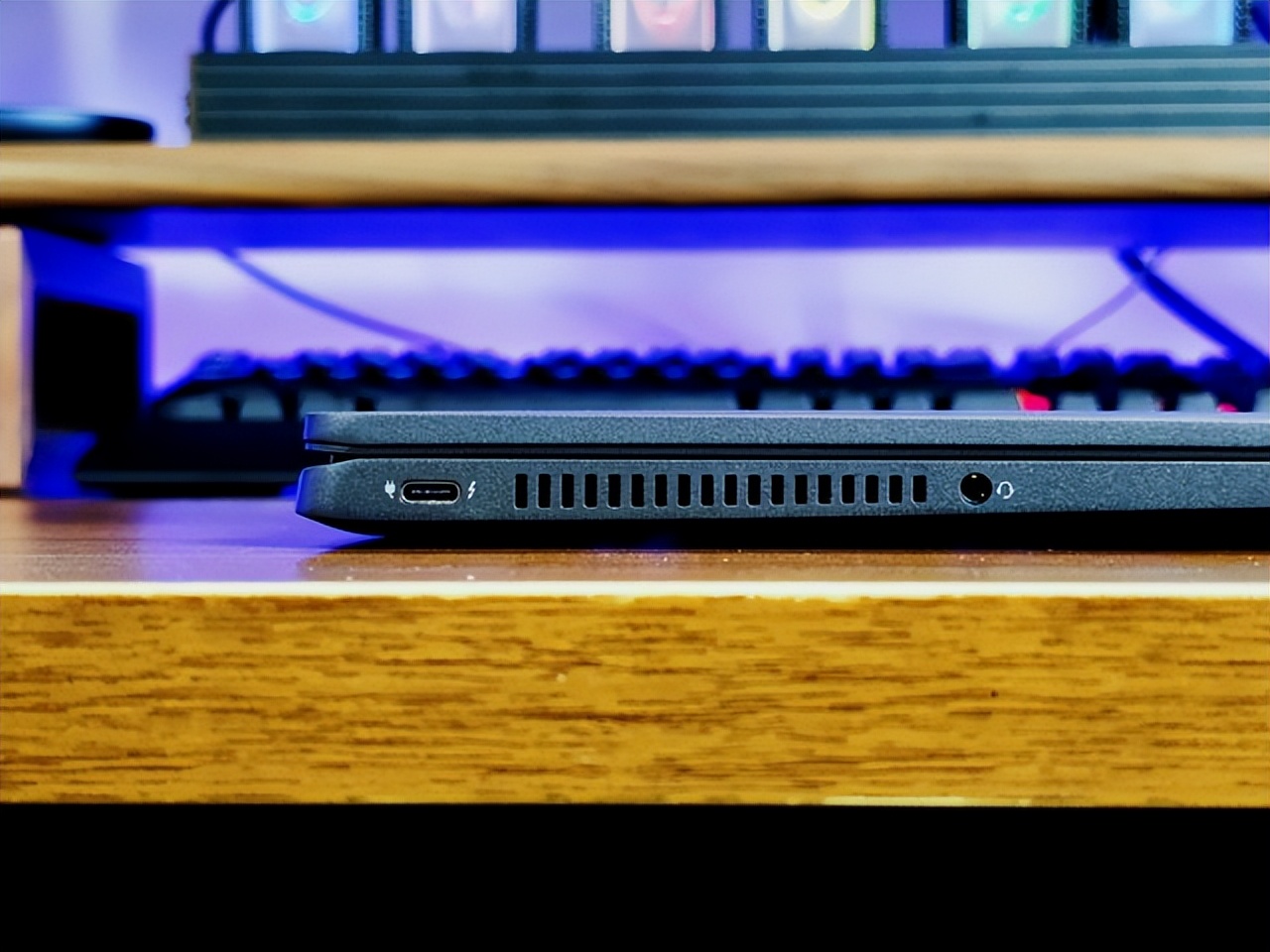 戴尔latitude7390,戴尔latitude7610评测