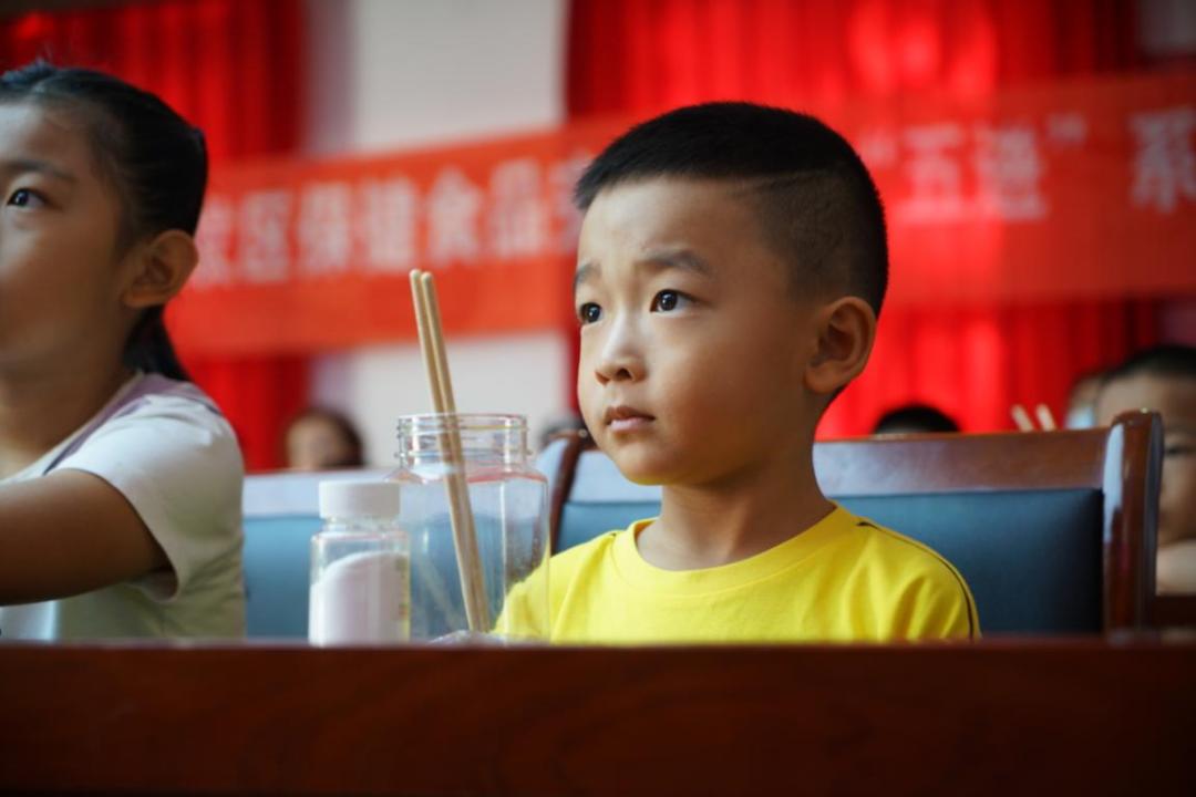 党员双报到助力社区创文,社区党员双报到开展志愿服务活动