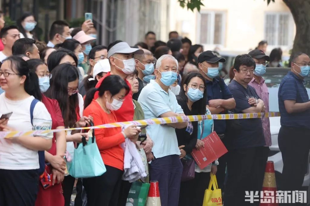 刚刚，青岛5万多勇士霸气走进战场！少年，此去何求？夺盛名、拔头筹、争魁首、独占鳌头！