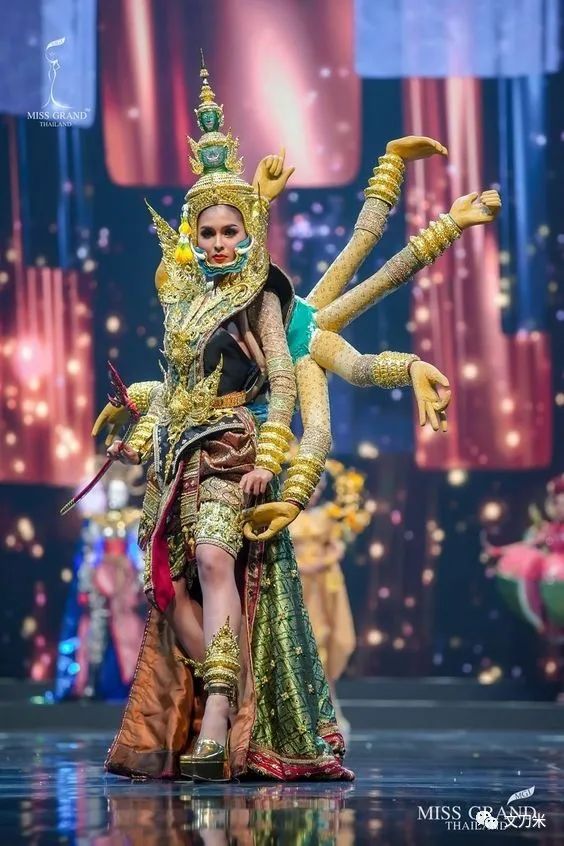 恐怕是地球最抓马的时装秀|MetGala小意思