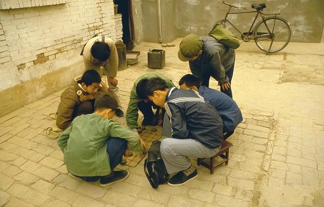 二八大杠自行车什么年代最流行,六七十年代二八大杠永久自行车